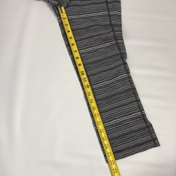 Lululemon Gather & Crow Crop II Capri 6 - Picture 8 of 10